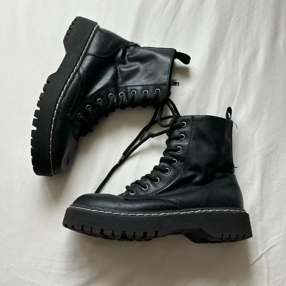 Sincerely Jules Black Moto Boots - Picture 1 of 6